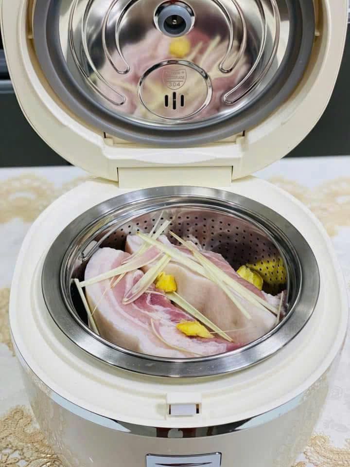 Nồi cơm điện tử Unie URC612