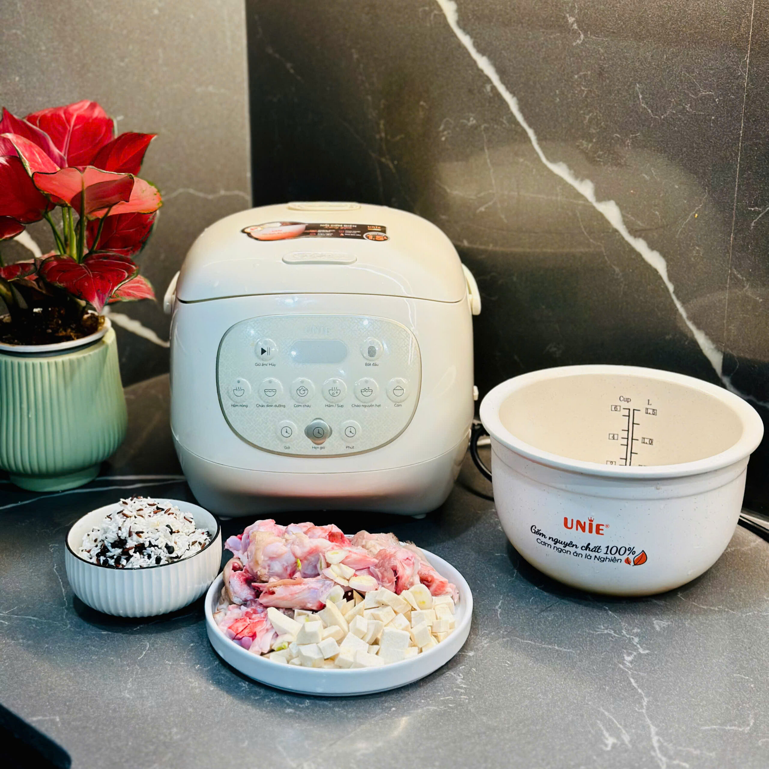 Nồi cơm điện tử Unie URC815